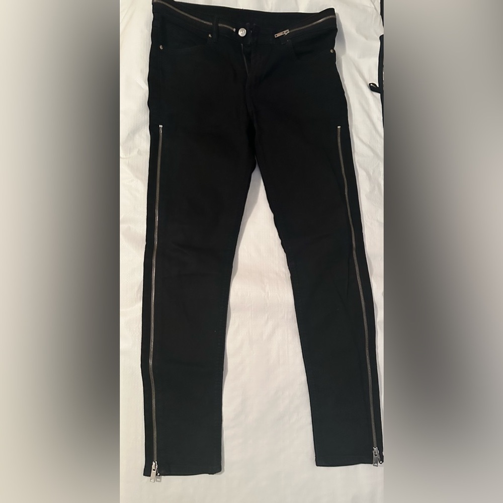Women’s H&M Zipper Black Jeans, Size 10.